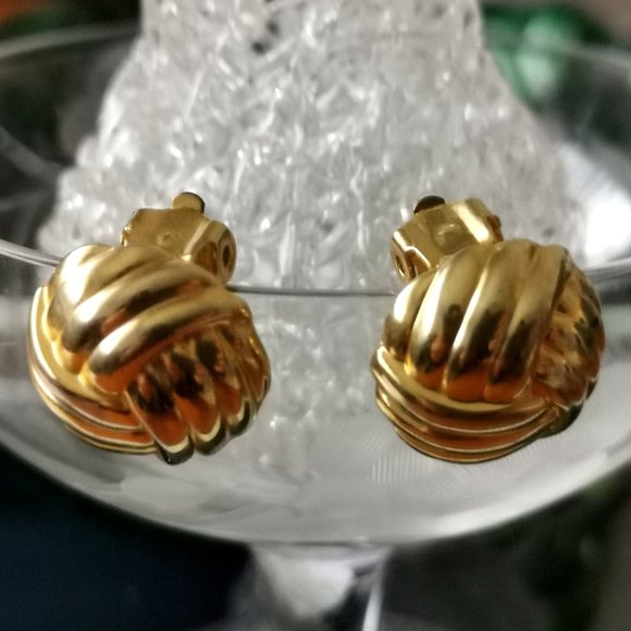 Vintage Gold Tone Knot Clip on Earrings - Picture 2 of 6